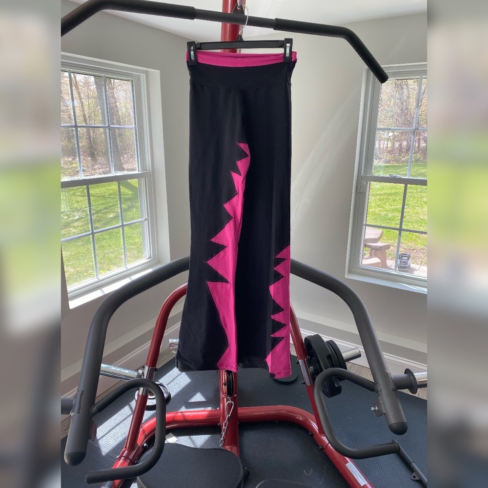 Margarita Activewear Black w Hot Pink Pants M-L
